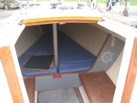 j22 sailboat interior